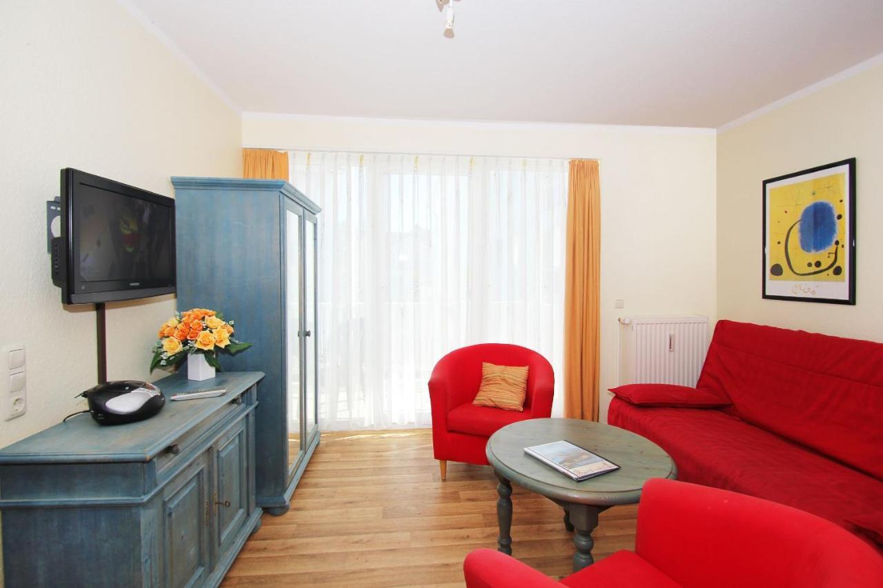 Balkon, Gratis Nutzung Vom Ahoi Erlebnisbad Und Sauna In Sellin - Villa Karola Fewo 09 Goehren  Luaran gambar
