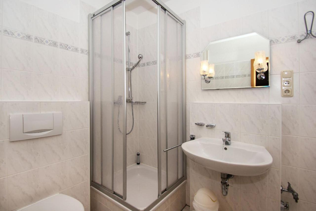 Balkon, Gratis Nutzung Vom Ahoi Erlebnisbad Und Sauna In Sellin - Villa Karola Fewo 09 Goehren  Luaran gambar
