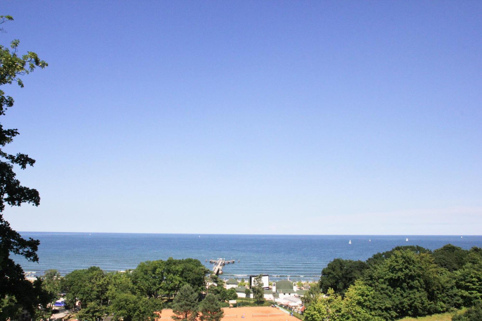 Balkon, Gratis Nutzung Vom Ahoi Erlebnisbad Und Sauna In Sellin - Villa Karola Fewo 09 Goehren  Luaran gambar